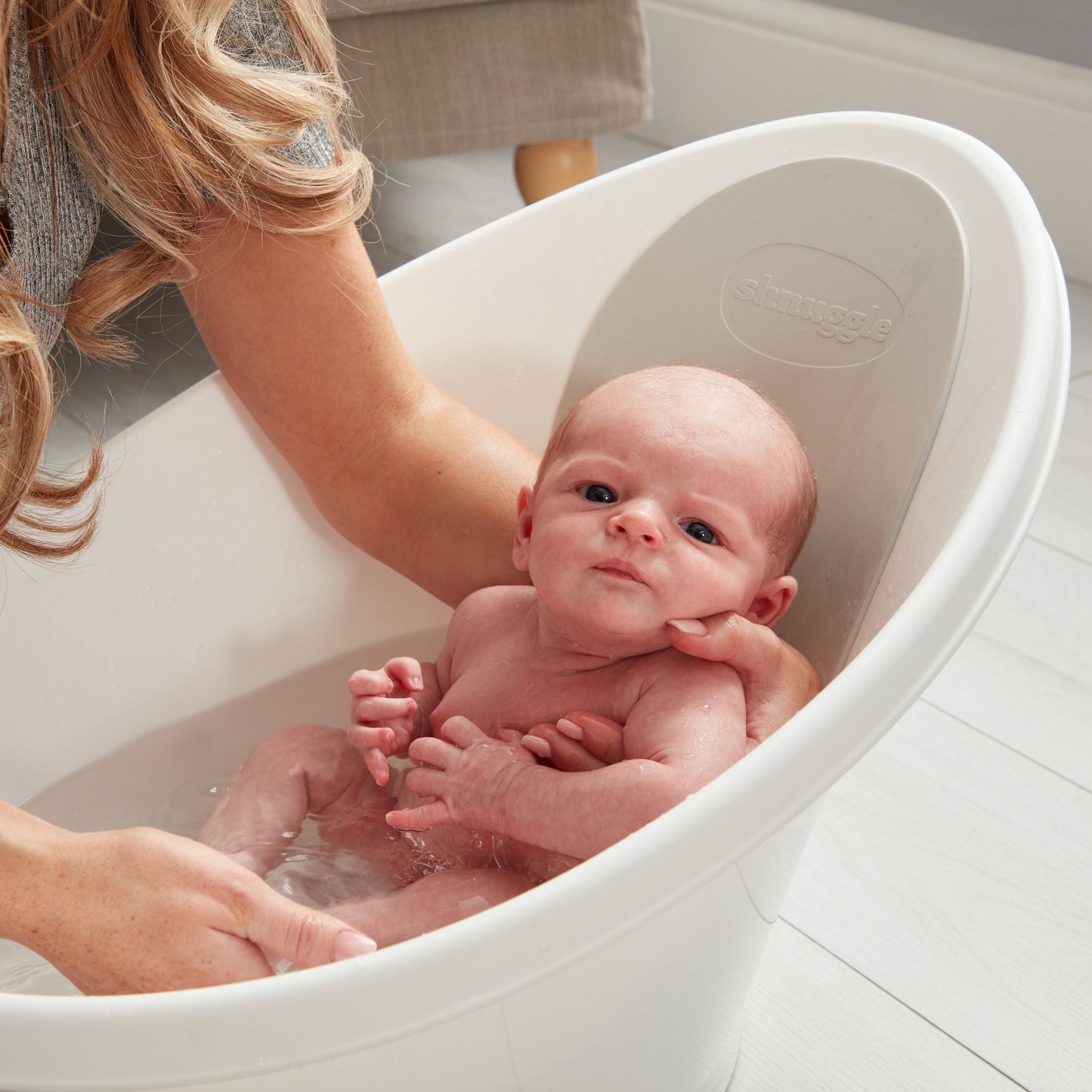 Shnuggle Bath With Bum Bump And Plug White/Grey